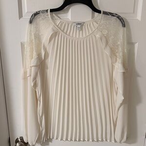 Express Women's Ivory Pleated Blouse Long sleeve 
Sheer Lace Shoulder Large